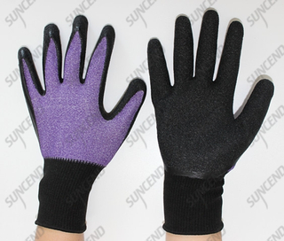 Purple 15g nylon+spandex knitted garden gloves with black latex coating on the p
